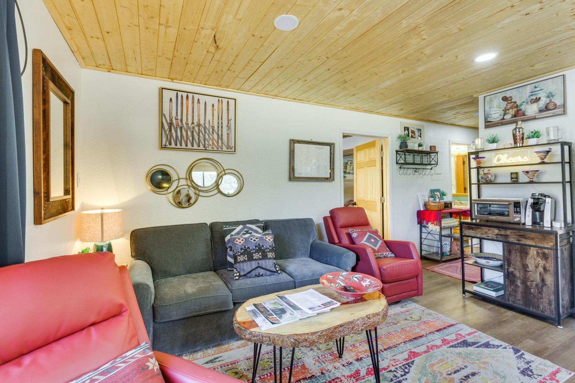 Ski-In Red River Retreat Balcony, Mountain Views! Eksteriør billede