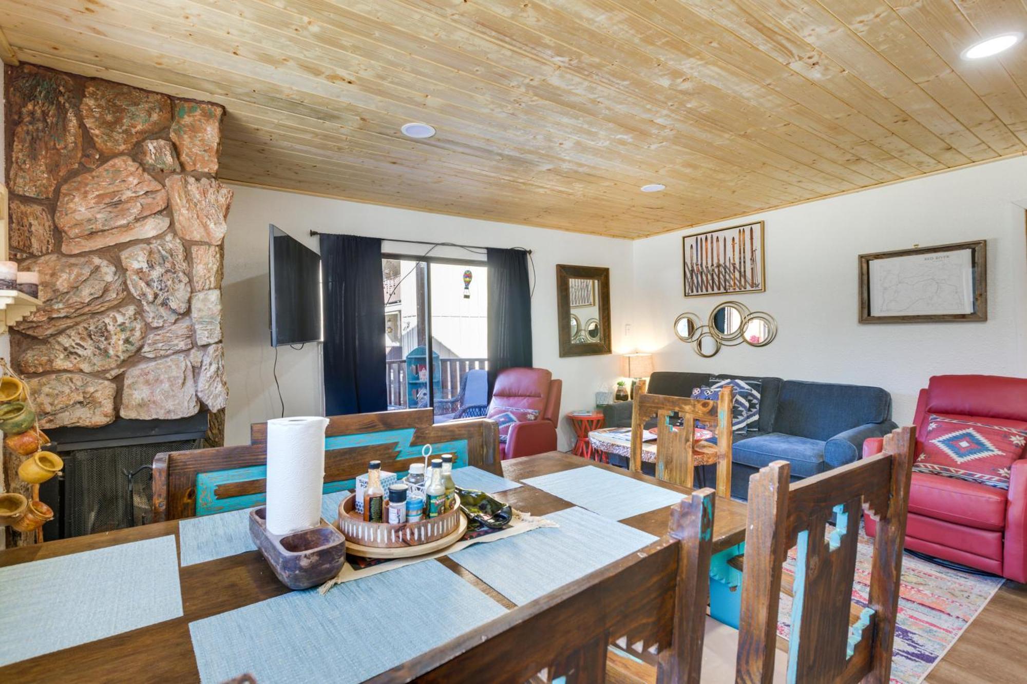 Ski-In Red River Retreat Balcony, Mountain Views! Eksteriør billede