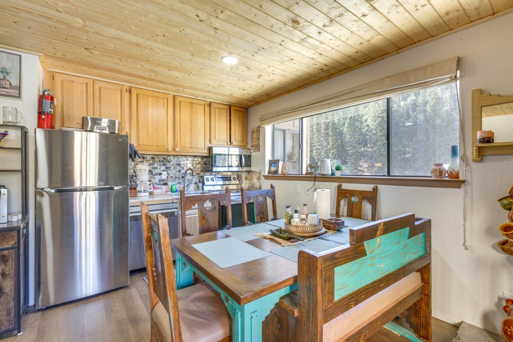 Ski-In Red River Retreat Balcony, Mountain Views! Eksteriør billede
